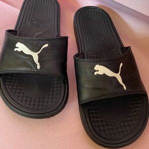PUMA BLACK SLIDES